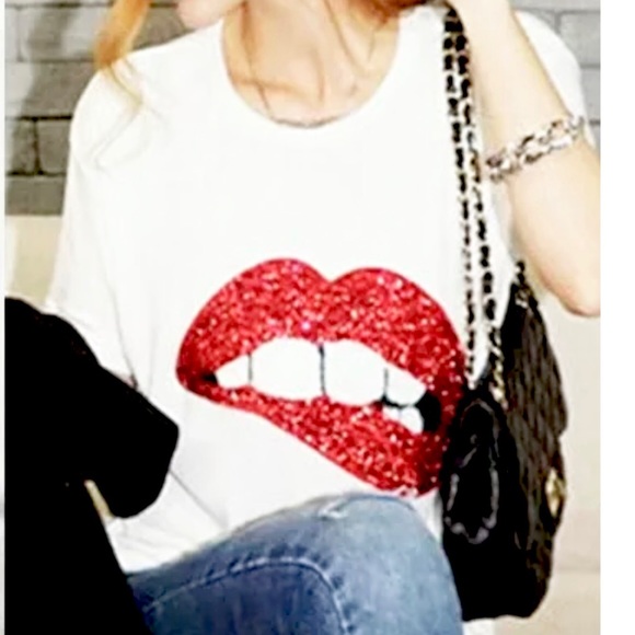 NEW..! Women’s M White T-Shirt RED LIPS👄GLITTER - Picture 8 of 8